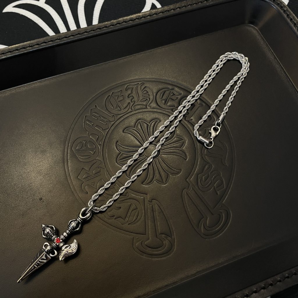 Chrome Hearts（クロムハーツ）  n級品 クラシック蛇骨ネックレス宝剣ペンダントネックレス