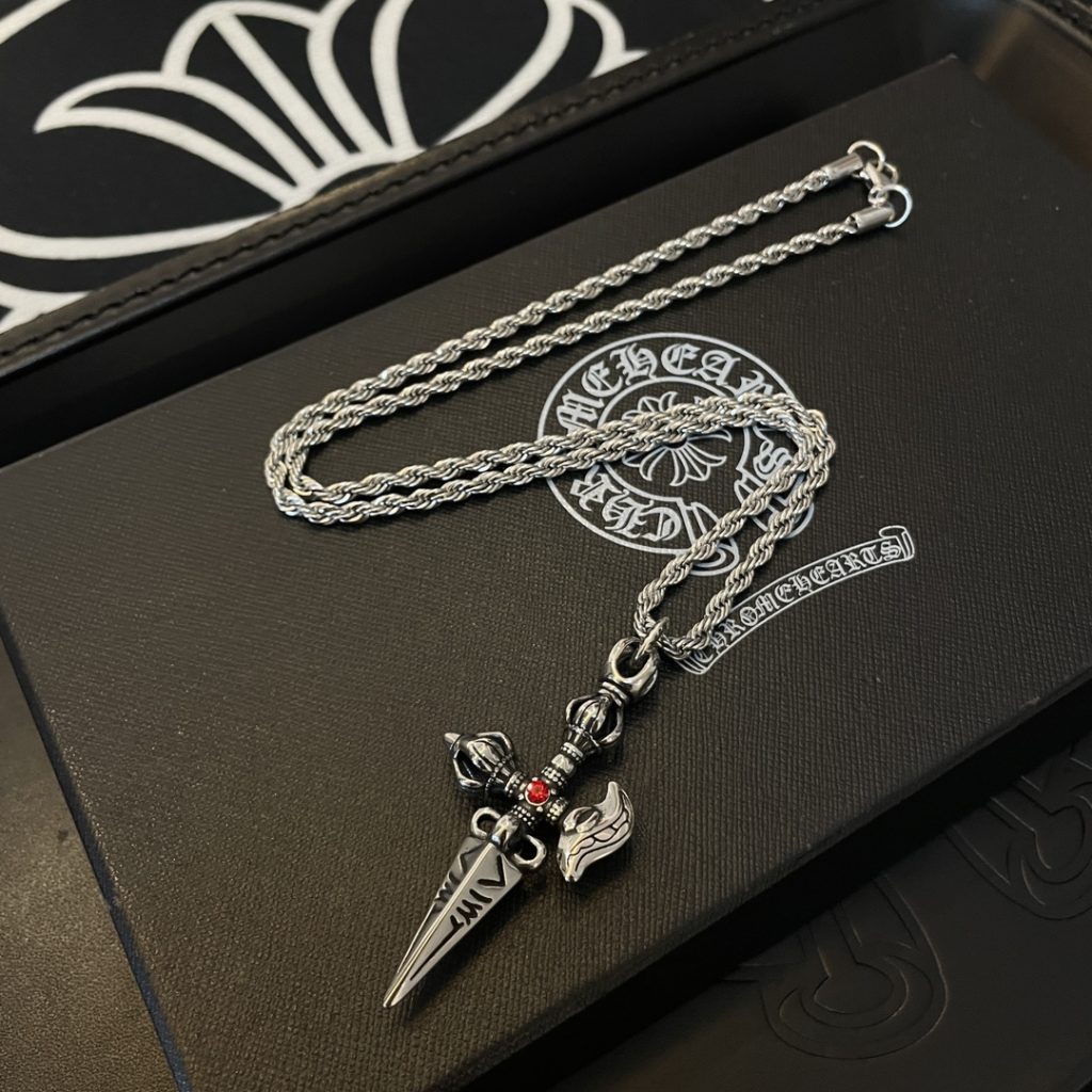 Chrome Hearts（クロムハーツ）  n級品 クラシック蛇骨ネックレス宝剣ペンダントネックレス