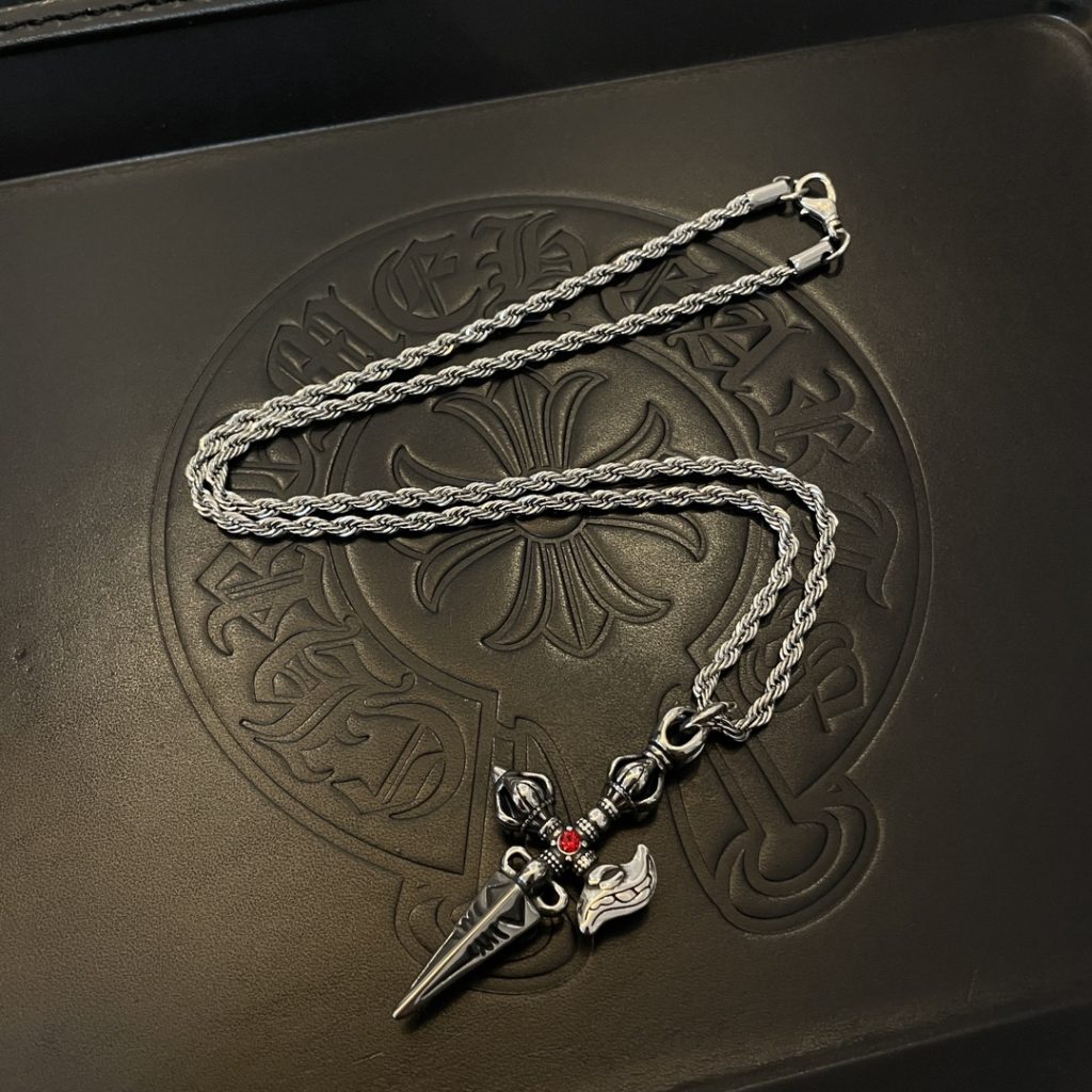 Chrome Hearts（クロムハーツ）  n級品 クラシック蛇骨ネックレス宝剣ペンダントネックレス