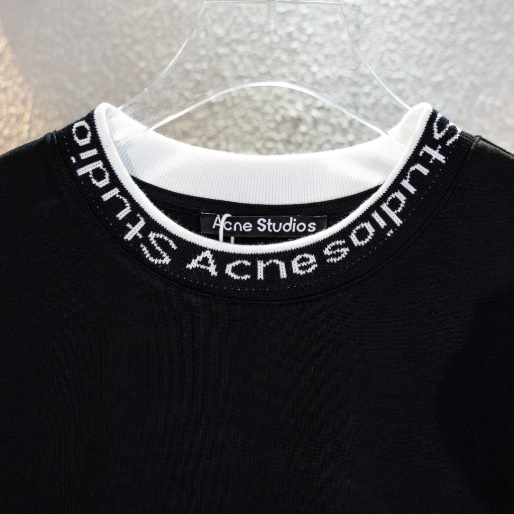 Acne Studios(アクネ ストゥディオズ)偽物バカ売れ商品中ハイネック定番はアルファベット半袖の綿１００％の重さの２８０グラムを刺繍する激安通販