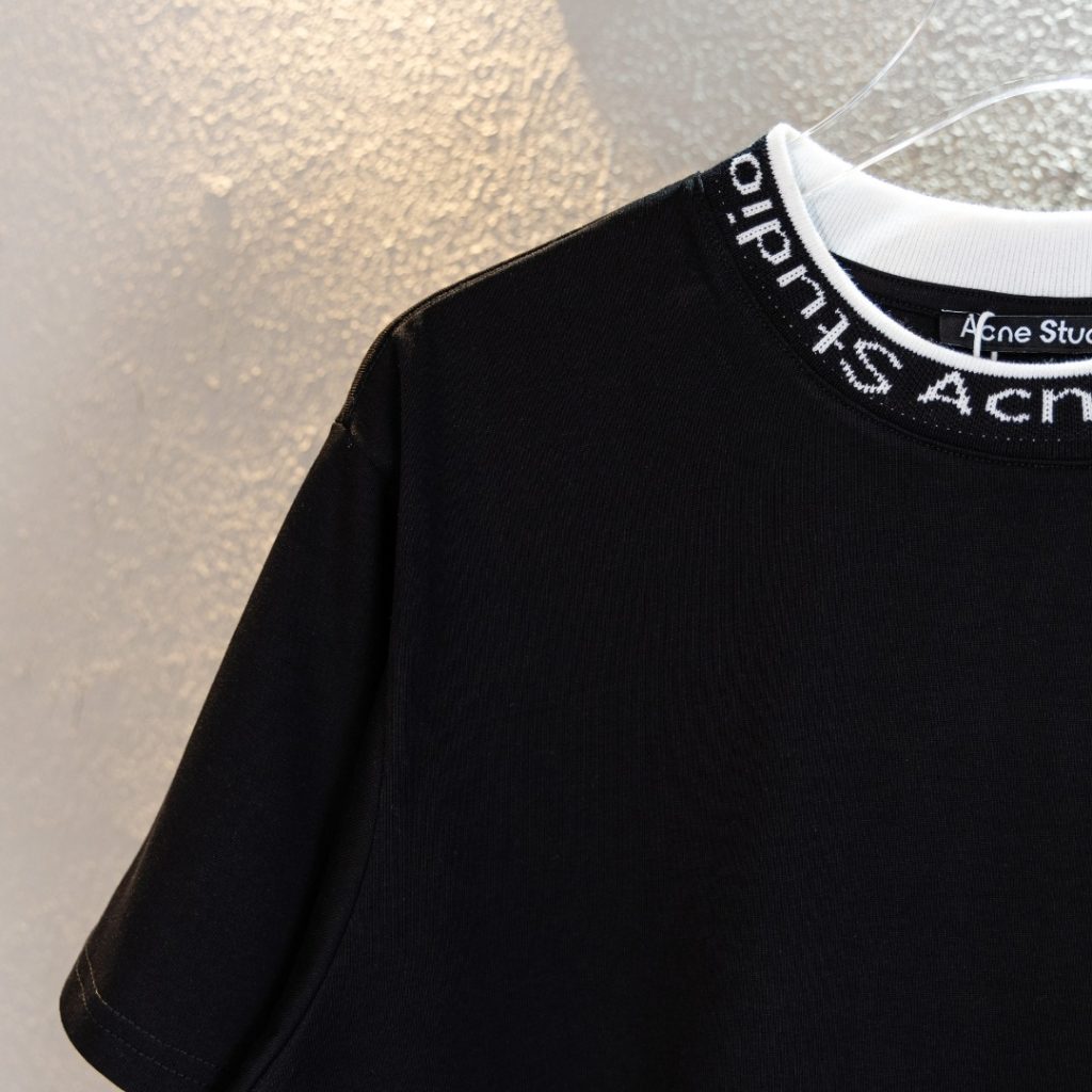 Acne Studios(アクネ ストゥディオズ)偽物バカ売れ商品中ハイネック定番はアルファベット半袖の綿１００％の重さの２８０グラムを刺繍する激安通販