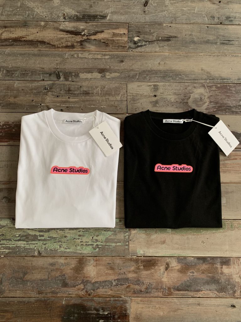Acne Studios(アクネ ストゥディオズ)２０２４の春夏新作スーパーコピーの覆ゴムアルファベットカップル半袖Ｔシャツ