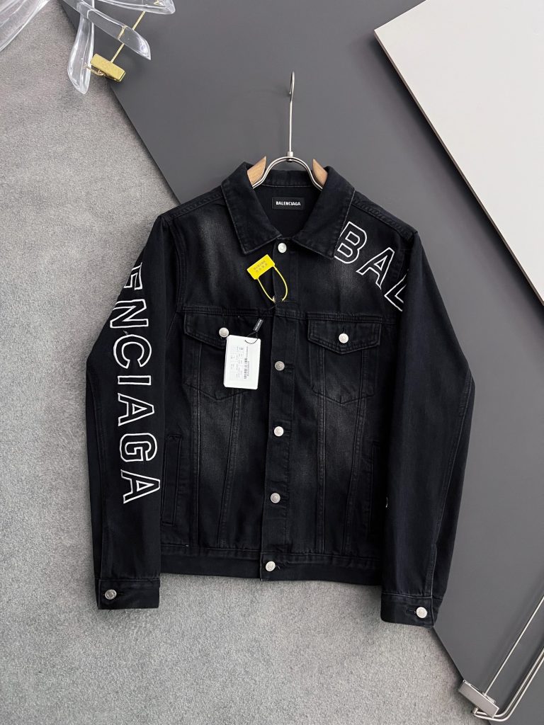 BALENCIAGA(バレンシアガ) 偽物 ロゴアルファベット刺繍ペアルックデニムジャケット芸能人