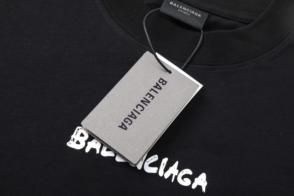 BALENCIAGA(バレンシアガ)  偽物  アルファベットプリント半袖Tシャツ