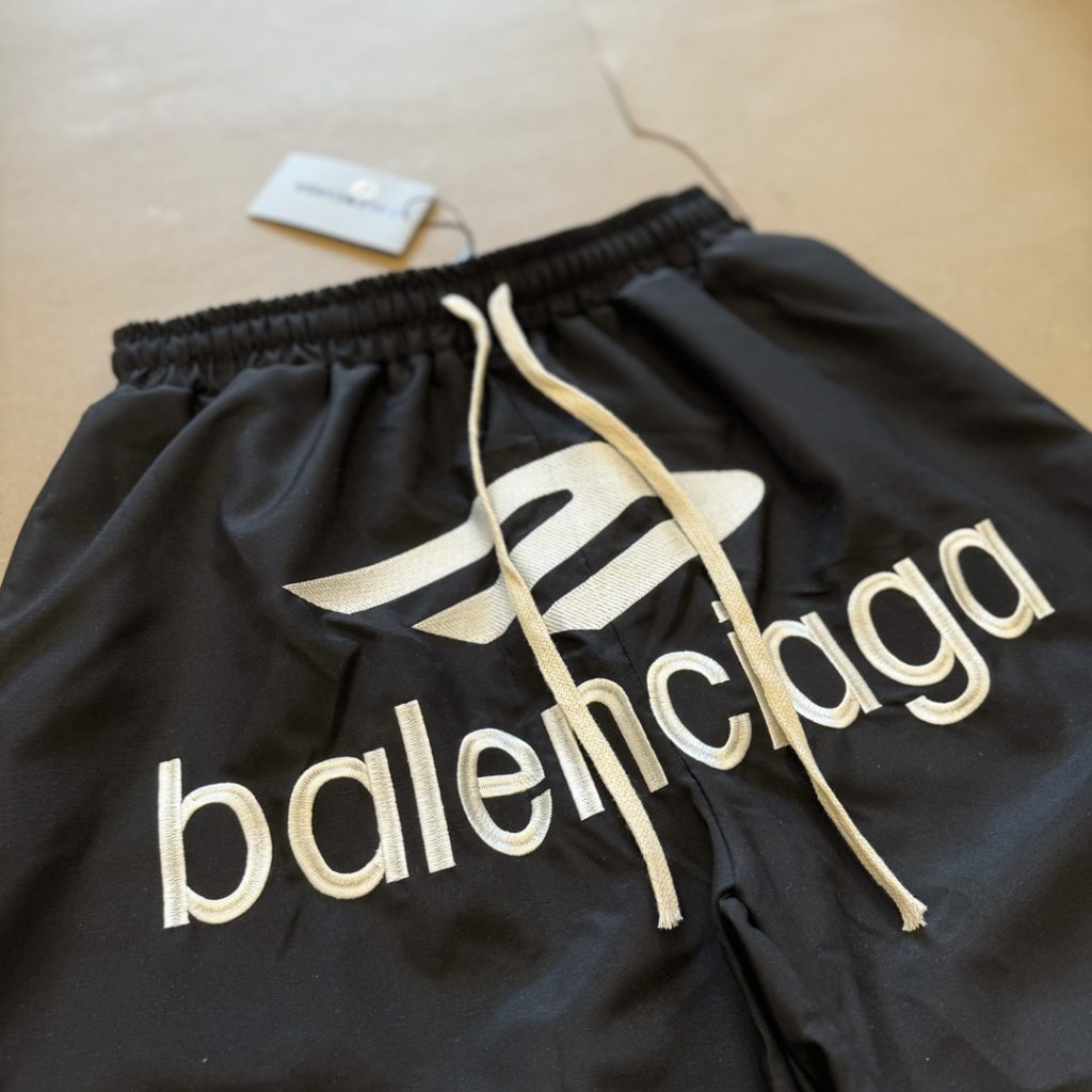 BALENCIAGA(バレンシアガ) スーパーコピー  アルファベット刺繍ビッグロゴカジュアルショートパンツ