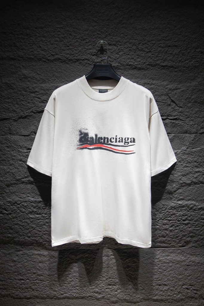 BALENCIAGA(バレンシアガ)  スーパーコピー 定番コーラ浪花ロゴプリントTシャツ 通販