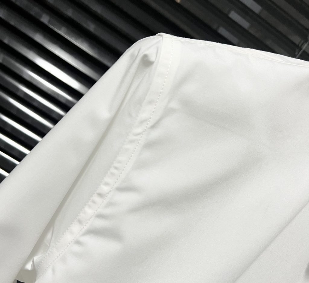 Dior(ディオール)   偽物 イニシャルロゴ入りの高品質長袖シャツ 通販