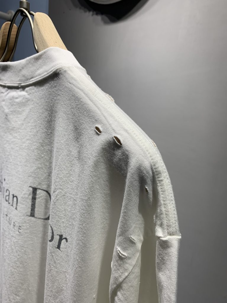 DIOR(ディオール) 芸能人 n級品 プリント破れ穴オシャレカジュアルTシャツ