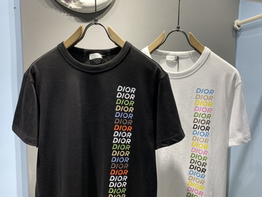 DIOR(ディオール) コピー 芸能人 MultiプリントTシャツオシャレでカジュアルな半袖Tシャツ