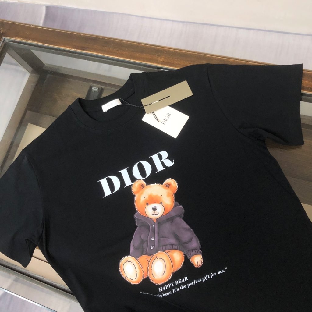 DIOR（ディオール） 24春夏最新作 偽物 熊ちゃんプリント半袖ラウンドネックTシャツ 激安通販