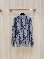 DIOR（ディオール）定番アルファベットジャカードカップルタイプグレーブルーニットセーター