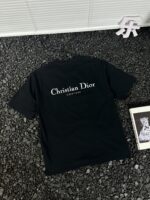 DIOR（ディオール）コピー 夏アルファベットプリントラウンドネック半袖Tシャツカップルタイプ