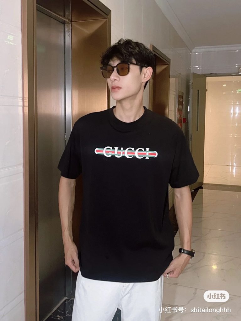 GUCCI(グッチ) 2024春夏新作カラーベルトプリントロゴラウンドネック半袖Tシャツ