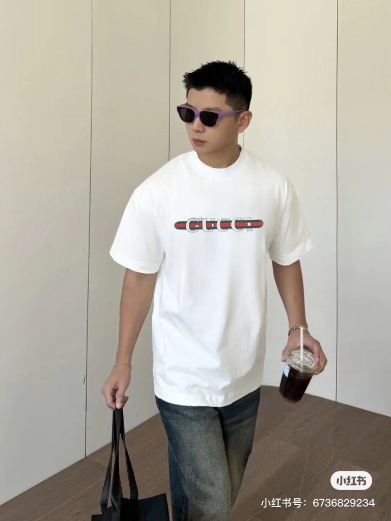 GUCCI(グッチ) 2024春夏新作カラーベルトプリントロゴラウンドネック半袖Tシャツ
