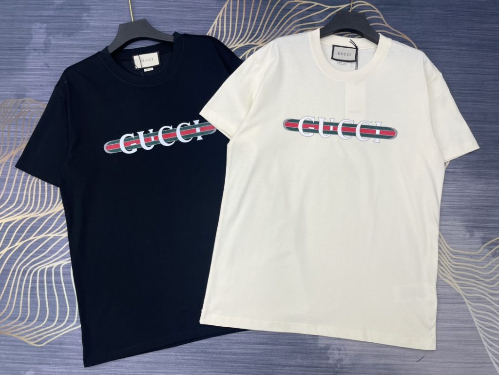 GUCCI(グッチ) 2024春夏新作カラーベルトプリントロゴラウンドネック半袖Tシャツ
