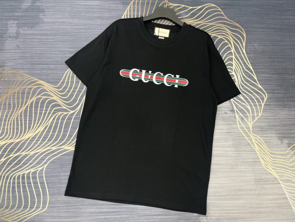 GUCCI(グッチ) 2024春夏新作カラーベルトプリントロゴラウンドネック半袖Tシャツ