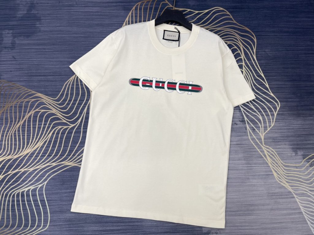 GUCCI(グッチ) 2024春夏新作カラーベルトプリントロゴラウンドネック半袖Tシャツ