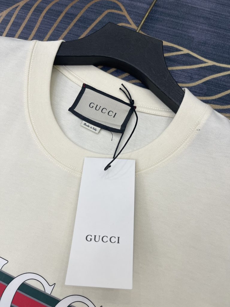 GUCCI(グッチ) 2024春夏新作カラーベルトプリントロゴラウンドネック半袖Tシャツ
