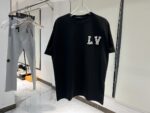 LOUIS VUITTON（ルイヴィトン） 偽物 lvクリスタルロゴ半袖オシャレでカジュアル半袖 激安通販