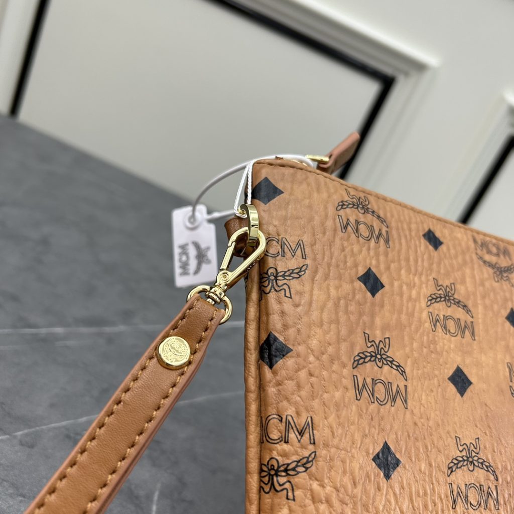 MCM(エムシーエム)専門店2024年新作偽物シンプルコーディネート自在カジュアル定番プリントファスナークラッチバッグ