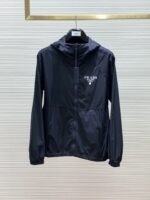 PRADA(プラダ)新作2024芸能人スーパーコピーオシャレでカジュアルなフード付きジャケット輸入オリジナル生地