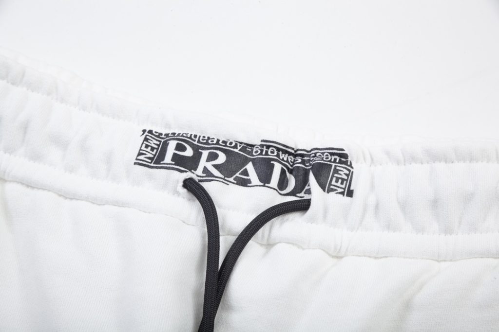 PRADA(プラダ)夏新作コピーはラベルアルファベットｌｏｇｏのレジャーの半ズボンを印刷することを噴かせます通販