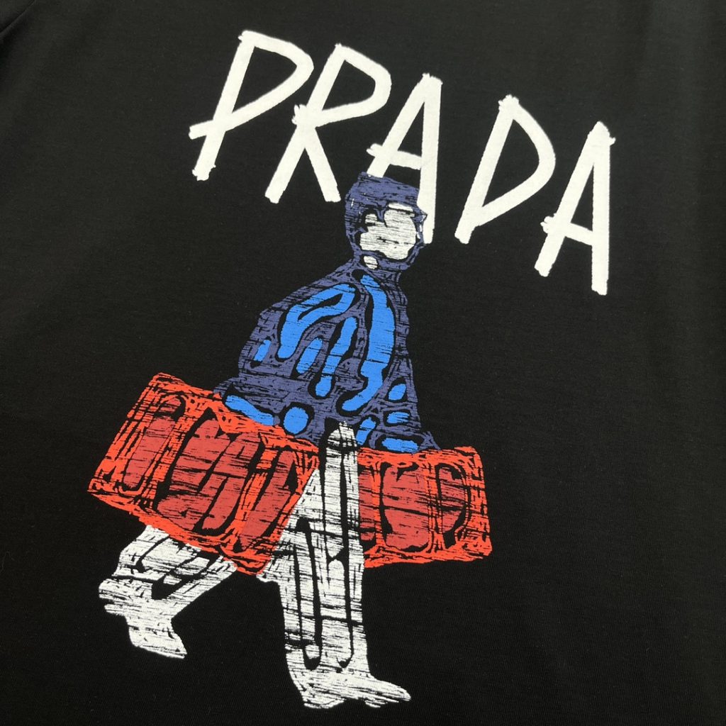 PRADA(プラダ)偽物アルファベット動画人物丸襟の短いＴ激安通販
