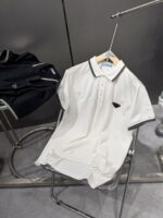 PRADA(プラダ)偽物胸前三角記号徽章ＰＯＬＯシャツの🔥バカ売れ商品はすすめます通販