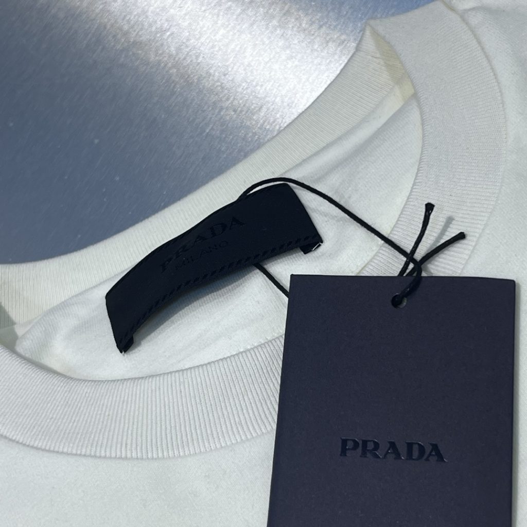 PRADA(プラダ) 2024最新 偽物 ファッションショータイプTシャツ