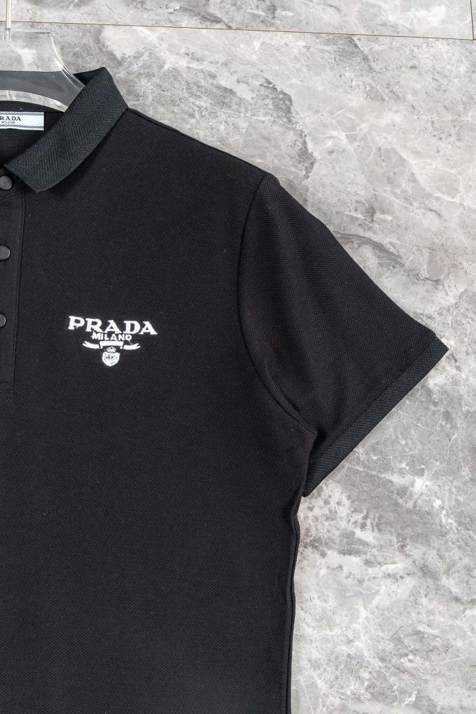 PRADA(プラダ)  偽物  メンズビジネスカジュアル無地折り襟半袖ポロシャツ 