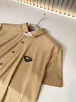 PRADA(プラダ) 2024春夏新作 コピー 定番半袖シャツです