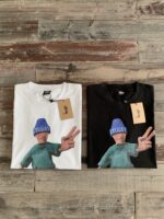 STUSSY(ステューシー)新作 コピー Peace Prosperity Tee人形背面標語半袖Tシャツ