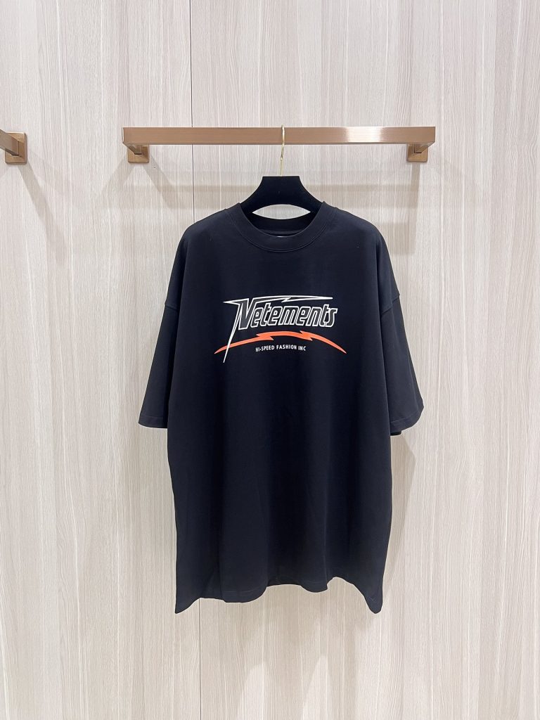 Vetements(ヴェトモン)偽物オシャレなlogeプリントカジュアル半袖Tシャツ激安通販