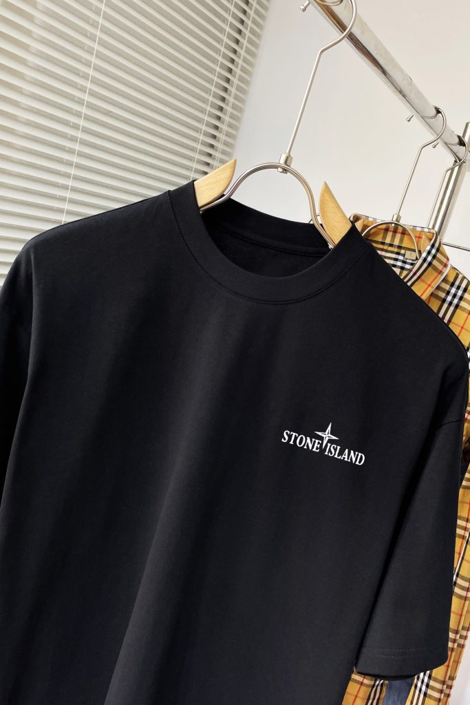 STONE ISLAND(ストーンアイランド) 春夏スーパーコピー 2024  プリントラウンドネック半袖Tシャツ