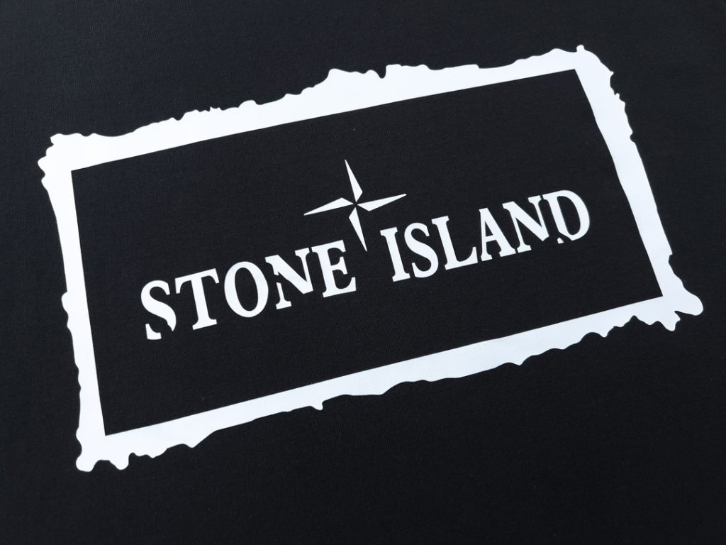 STONE ISLAND(ストーンアイランド)2024夏新作コピー前後プリントラウンドネック半袖Tシャツ 男女兼用