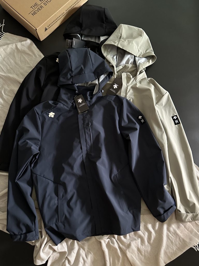 STONE ISLAND(ストーンアイランド) 2024新作 n級品 防風防水多機能ソフトシェルジャケット