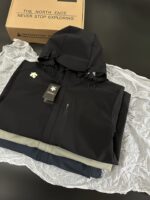 STONE ISLAND(ストーンアイランド) 2024新作 n級品 防風防水多機能ソフトシェルジャケット