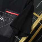 PRADA(プラダ )2024春夏新作定番 偽物 ロゴ100%コットンラウンドネック半袖Tシャツ激安通販