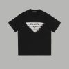 PRADA(プラダ )グラフィティn級品 定番三角形のロゴラウンドネック半袖Tシャツ