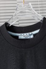 PRADA(プラダ )2024新作定番 アルファベットロゴプリントラウンドネック半袖Tシャツ