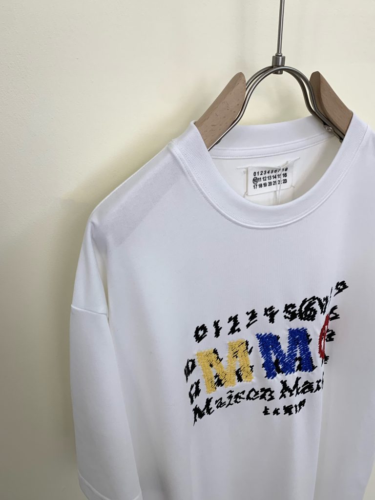BALENCIAGA(バレンシアガ)2024春夏新作 スーパーコピー カラフルな太糸刺繍半袖Tシャツ