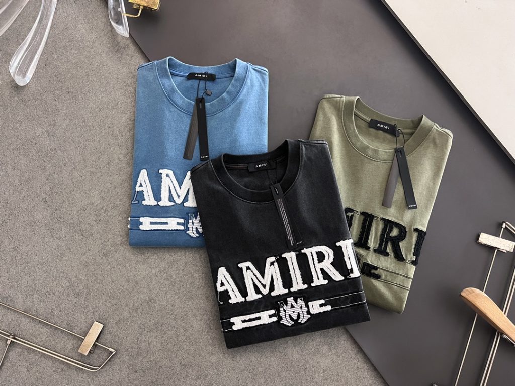 AMIRI（アミリ)2024新作偽物定番ロゴプリントカップルモデル半袖Tシャツ通販