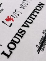LOUIS VUITTON(ルイヴィトン)n級品2024夏新作定番ロゴプリントシンプルカジュアルTシャツ。