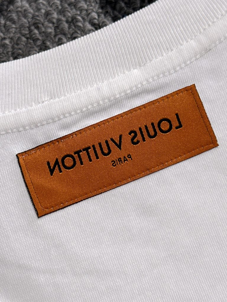 LOUIS VUITTON(ルイヴィトン)n級品2024夏新作定番ロゴプリントシンプルカジュアルTシャツ。