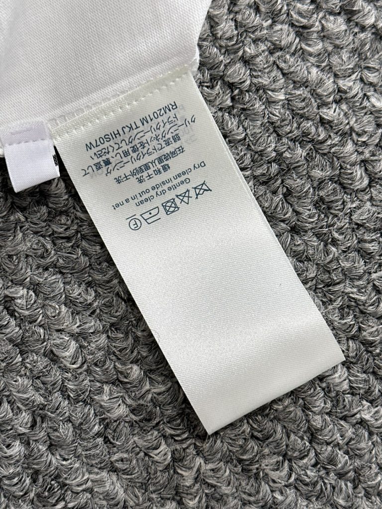 LOUIS VUITTON(ルイヴィトン)n級品2024夏新作定番ロゴプリントシンプルカジュアルTシャツ。