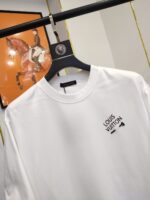 LOUIS VUITTON(ルイヴィトン)スーパーコピーロゴプリントシンプルで清潔カジュアルな半袖激安通販