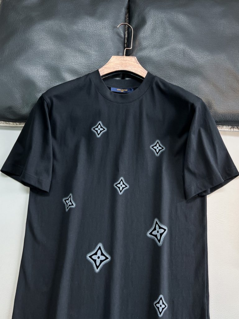 LOUIS VUITTON(ルイヴィトン)定番プリント専門店最新作半袖ラウンドネックTシャツコピー