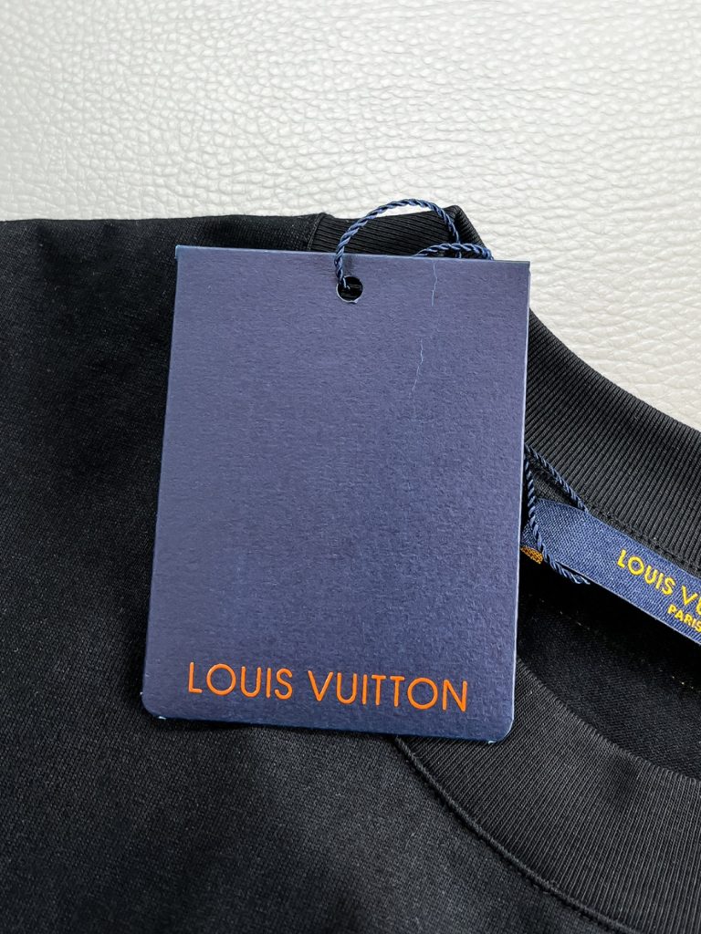 LOUIS VUITTON(ルイヴィトン)定番プリント専門店最新作半袖ラウンドネックTシャツコピー