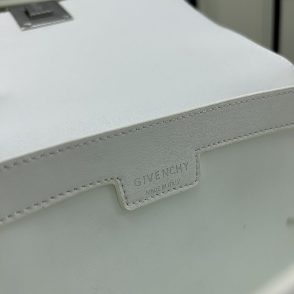 GIVENCHY(ジバンシイ)芸能人n級品面の粒の面頑固な皮革の中サイズの斜めなショルダーバッグをはっきり見せます