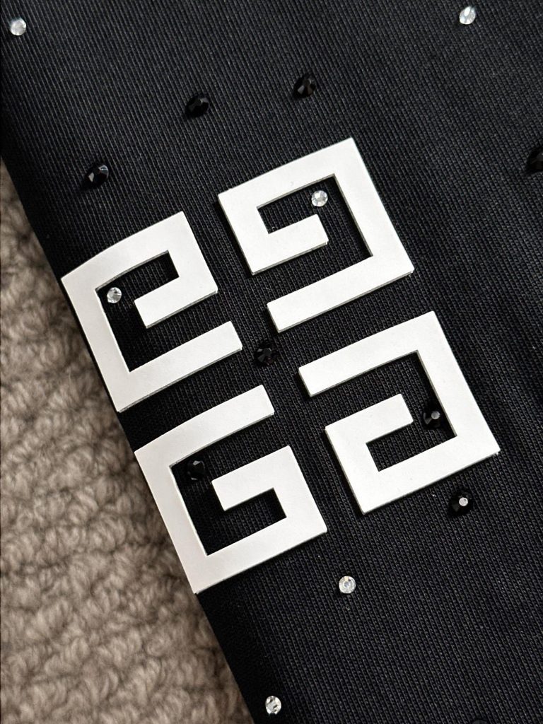 GIVENCHY(ジバンシイ)コピー良質の綿のおしゃれなｌｏｇｏのプリントのＴシャツを男女兼用